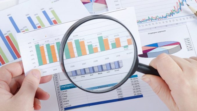 A metodologia de painel em pesquisa eleitoral organiza um grupo qualificado de respondentes para participar de pesquisas recorrentes.