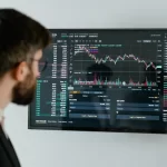 A pesquisa de mercado financeiro é fundamental para compreender um dos setores mais dinâmicos e competitivos da economia.