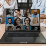 Um Painel de Consumidores Online reúne pessoas que se cadastram voluntariamente para participar de pesquisas pela internet.