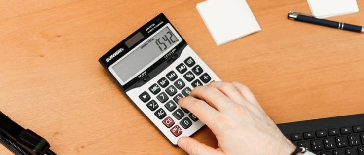 Calcular a incidência de uma pesquisa ajuda a prever tempo, amostragem e custos, indicando quantas pessoas avaliadas atendem aos critérios.